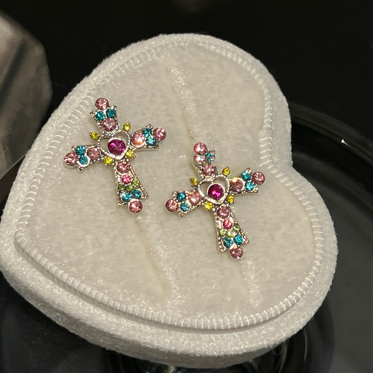 Dopamine Inlaid Diamond Cross Casual Fashion Daily Commute Versatile Light Luxury High-end Earrings for Women