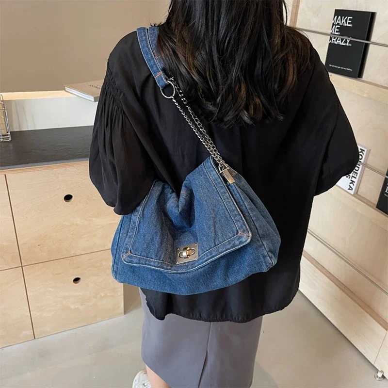 Casual Shoulder Bag For Women Denim Chain Underarm Bag Versatile Retro Buckle Design Casual Commuter Bag Large Capacity HandbagT251121