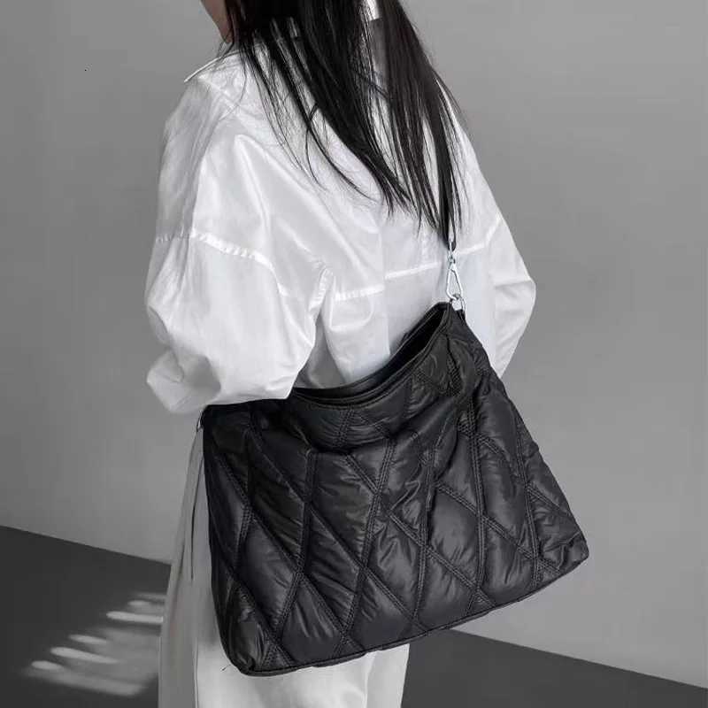 Wens luxury nyl gasket slat bags fiable space cott ladies tote bag simple solid pure casual nyl stuffed handbag Y251121