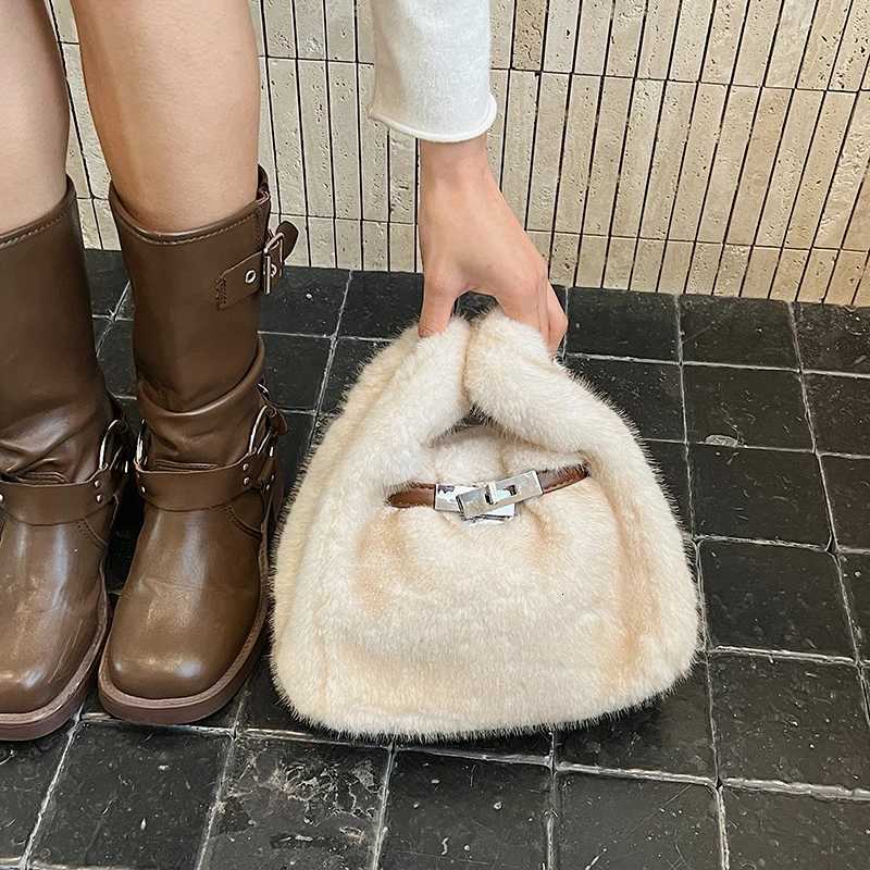 Autumn and Winter New Plush Small Bag 2025 New Fi Versatile Crossbody Bag Super Popar Hand-Held Bucket Bag 6161MF Y251121