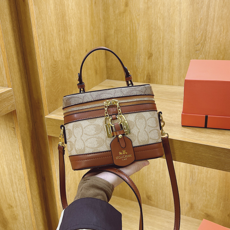 Designer bag free shipping 2025 new fashion box bag premium texture printed shoulder crossbody bag for womens