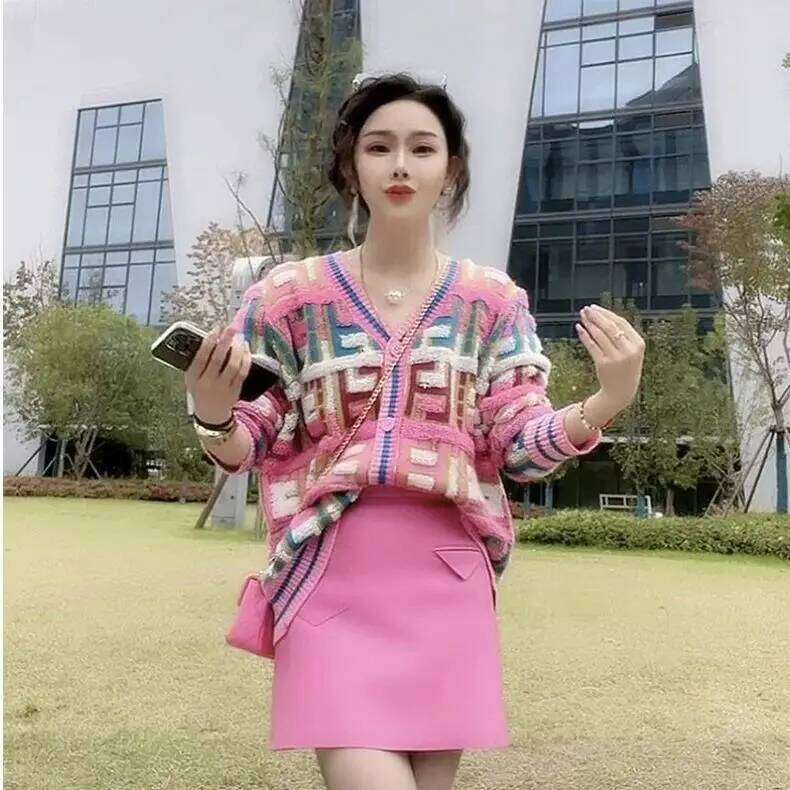 French V-Neck Retro Contrast Color Plaid Sweater Jacket Women's Thick Pink Knitted Cardigan Stylish - view 3