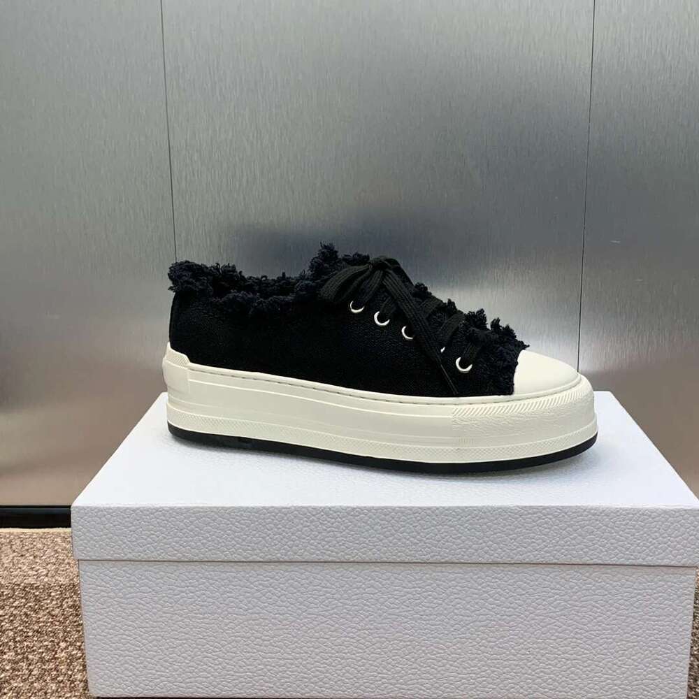 Women Size35-45 Canvas Couple Sneakers Flat Platform Sports Leisure Flats Solid Colors Designer Shoes atillas De Mujer