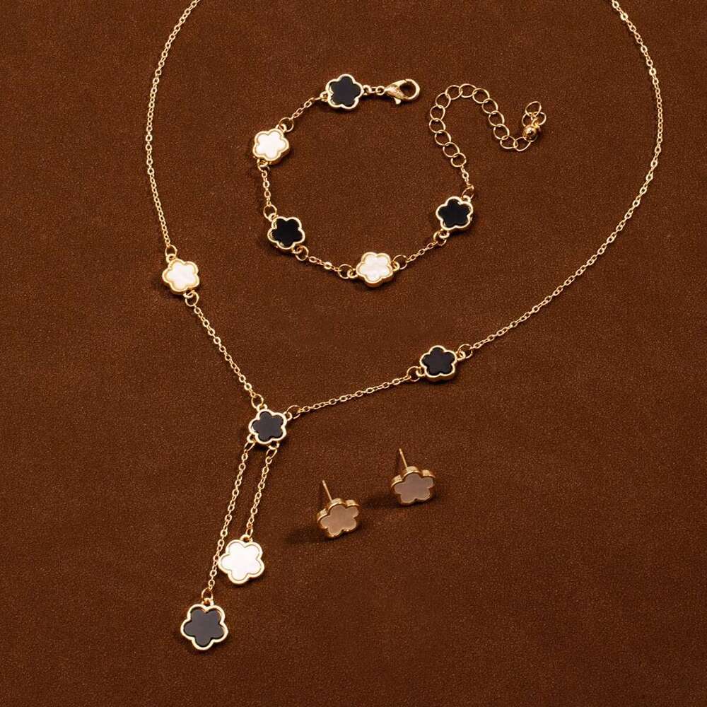 Vintage French Elegant Design Black and White Five-Leaf Clover Earrings Necklace Bracelet Set Flower Jewelry Niche Exquisite