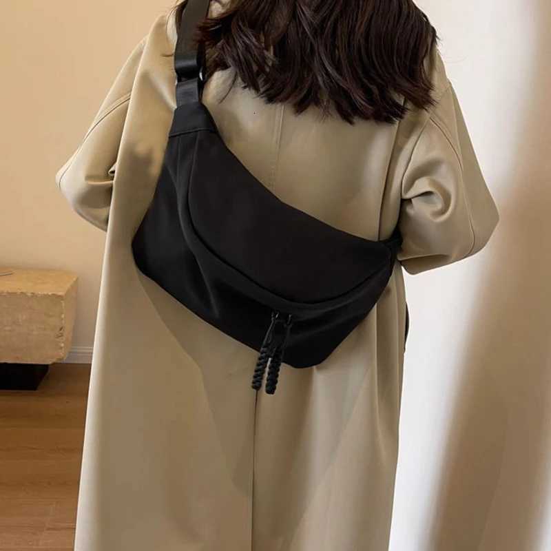 Fashion The shoder strap pl tab of the neutral color tote bag is desig in a wheat ear style and is suitable for shopping Y251121