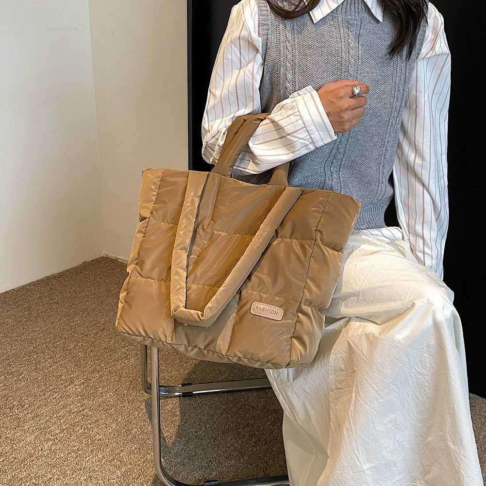 Wen Checkered Quilted Handbag Solid Color Puffer Hand Carry Bag Large Capacity Fi Autumn Winter Fem Bag Y251121