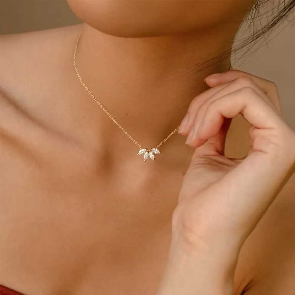 StainlESS Steel Horses eye Zircon Petal Necklaces for Women Choker Bijoux AccESSory Girl Party Jewelry GiftXJ251121