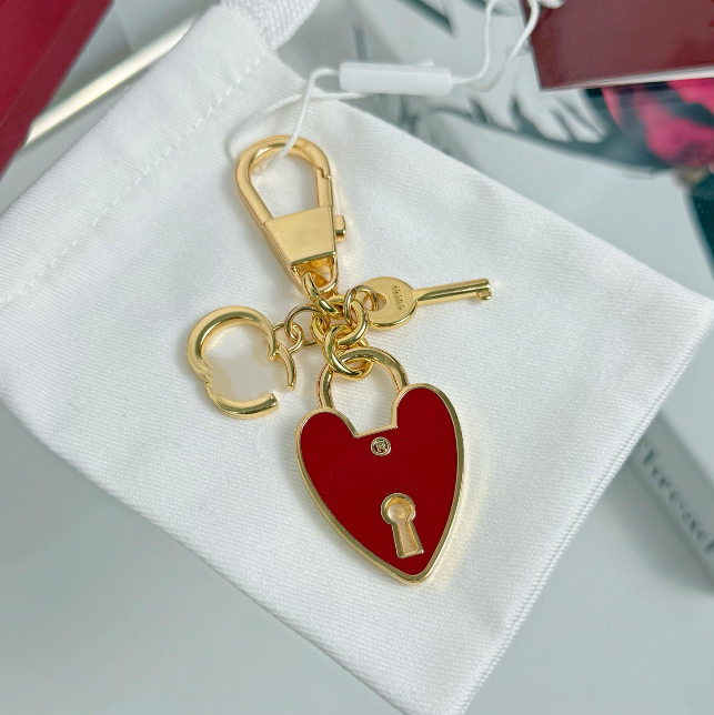 Luxurious Metal lock Keychains GGs Designer Keychains Bag charm for Elegant Men Women handbags Decorative pendant Car key holder - Perfect Christmas Gift for Her G G