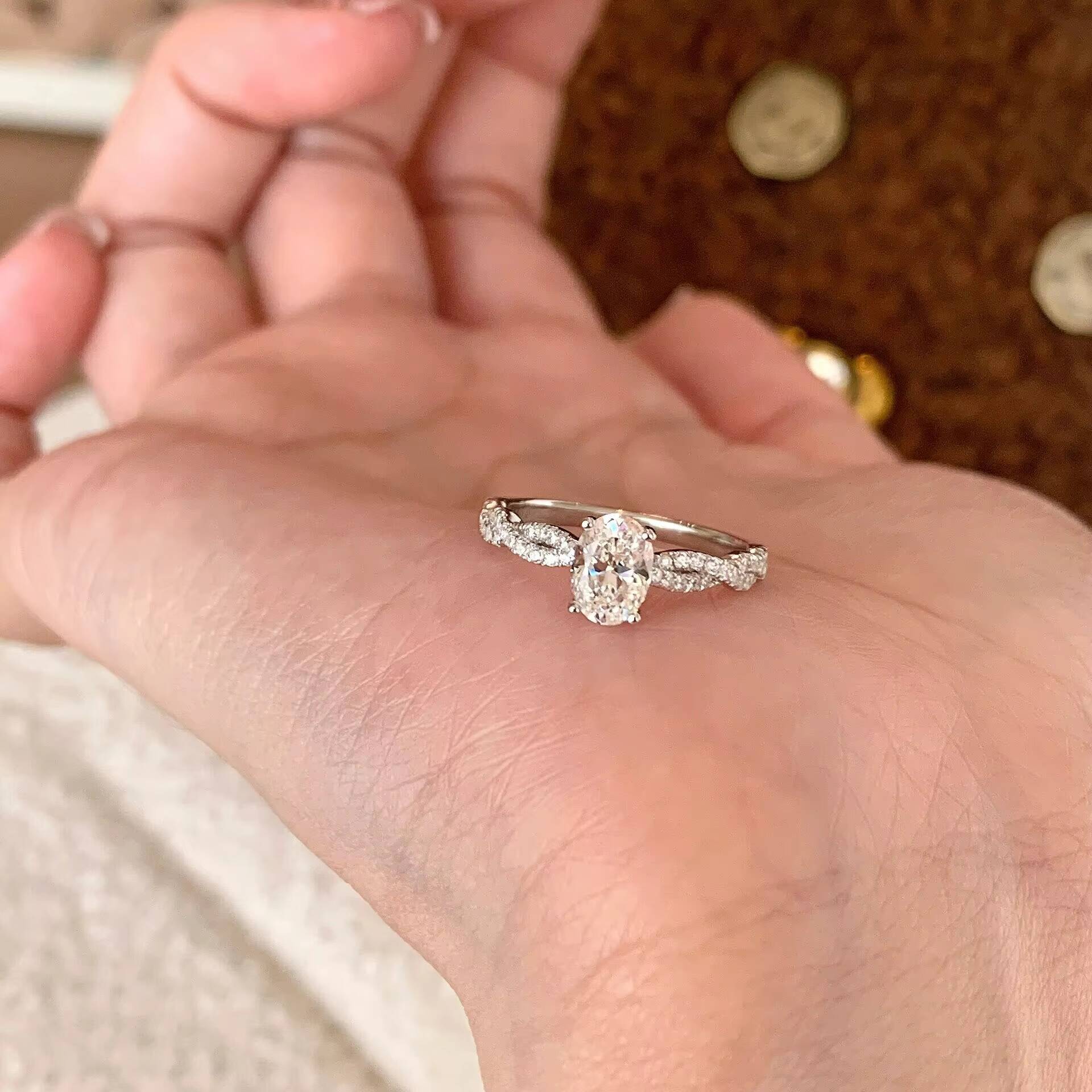 Customized Women Rings Oval 925 Silver Moissanite CZ Engagement Ring Rhodium Plating Inlay Setting Engagement Rings for Women