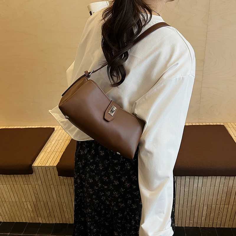 XMT7563 High-End Armpit Bag 2025 Autumn and Winter New Trendyy Fi Shoder Bag Baguette Bag Simple Elegant Crossbody Bag Y251121