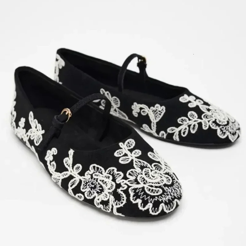 Elegant Flower Embroidery Ballet Flats Women Narrow Band Buckle Casual Flat Shoes Lightweight Comfortable Mary Jane 251121
