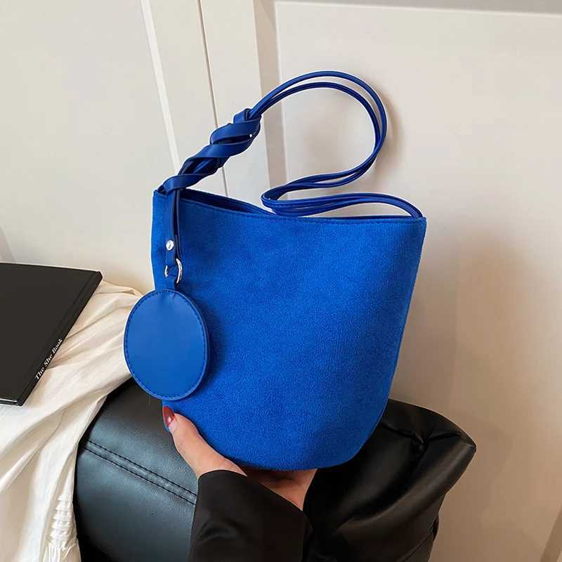 Solid Color Wen Suede Shoder Bag Bucket Bags Large Capacity Versatile Ladies Underarm Tote Casual Fem Phe Handbags Purs Y251121