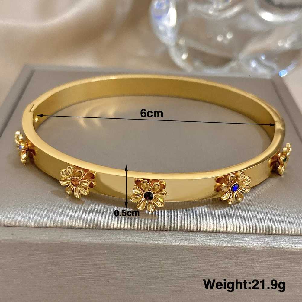 Fashion Stainless Steel Flower Inlay Rhinestone Wrist Cuff Bangles Bracelets For Women Men Chic Waterproof Charms Jewelry GiftW251121