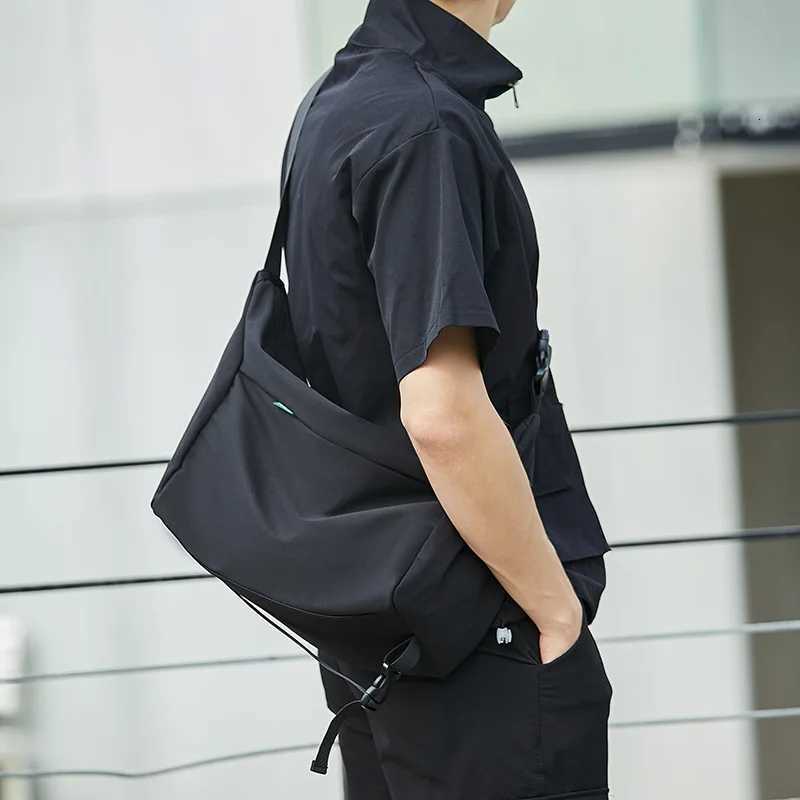 Fashion Waterproof Mens Travel Shoder Bag Lightweight Oxford Cloth Fiable Men Diagal Cross Bag Large Capacity Student Book Bag Y251121