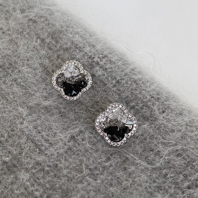 2025 New Zircon Crystal Flower Sweet Cool Style Light Luxury High-end Design Sense Niche Earrings for Women - view 7