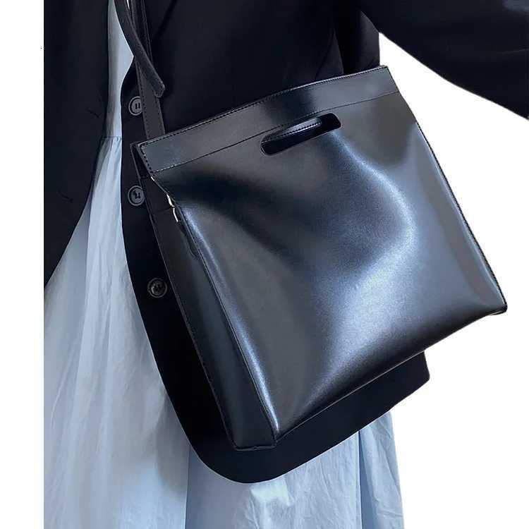 Womens simple official document tote bag computer bag commuting file bag niche hand bill of lading shoulder slung bagT251121