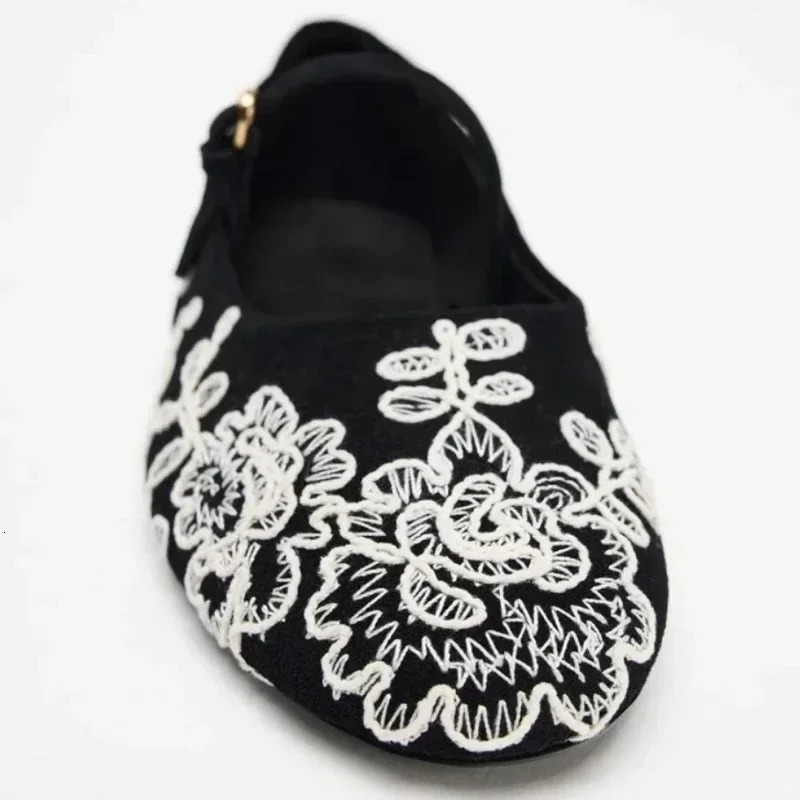 Elegant Flower Embroidery Ballet Flats Women Narrow Band Buckle Casual Flat Shoes Lightweight Comfortable Mary Jane 251121