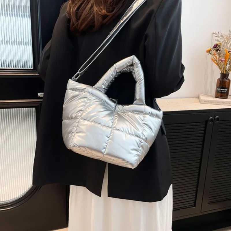Winter Down Tote Bag for Wen Puffer Handbag Trendy Chic Puffy Top Handle Bag Quilted Padded Shoder Designer Shopper Bag Y251121