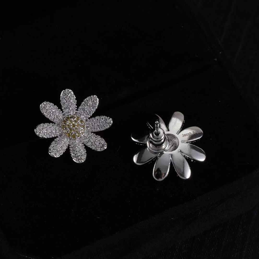 2025 Dainty Silver Moissanite Daisy Earrings, Flower Shaped Stud Earrings, High-Shine Moissanite Jewelry for Daily Wear