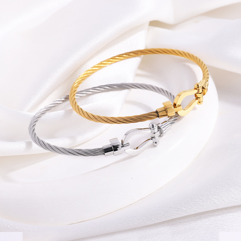 New Magnetic Threaded Horseshoe Stainless Steel for Women, High end, Fashionable, Versatile, and Non fading Bracelet