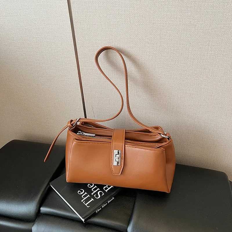 2025 Summer French Simple Niche Underarm Bag for Wen - Versatile Foreign Texture Casual Cmuting Shoder Messenger Bag Y251121