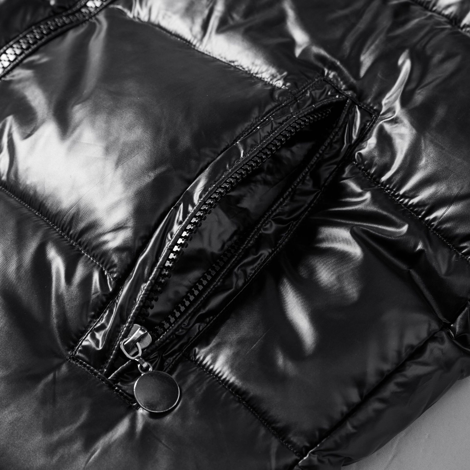 New Winter Warm Down Jacket Mens Fashion Bright Short Down Coat Outdoor Light Waterproof White Duck Down Hooded