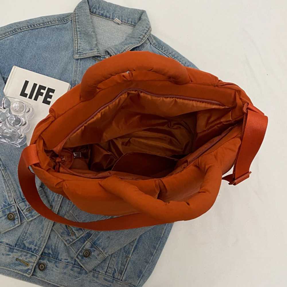 Winter Puffer Cott Padded Wens Shoder Bag Large Capacity Solid Square Tote Bags Checkered Embroidery Thread Down Handbags Y251121