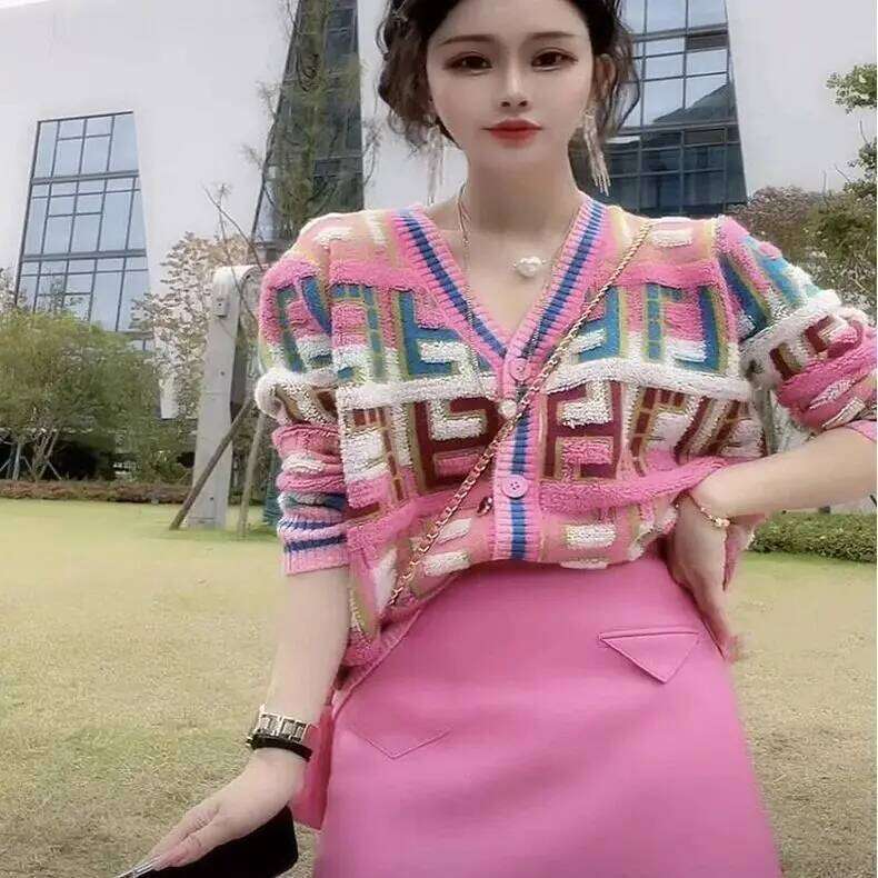 French V-Neck Retro Contrast Color Plaid Sweater Jacket Women's Thick Pink Knitted Cardigan Stylish - view 4