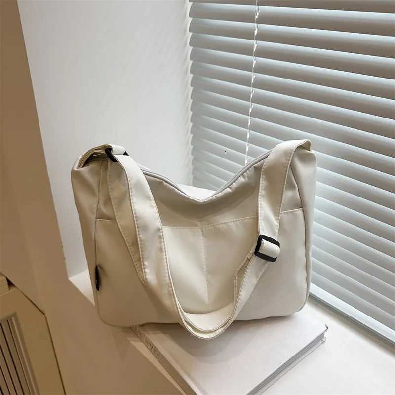 Simple Sports Women Nylon Shoulder Bag Commuter Solid Color Girls Messenger Bags Fashion Large-capacity Ladies Handbags ToteT251121