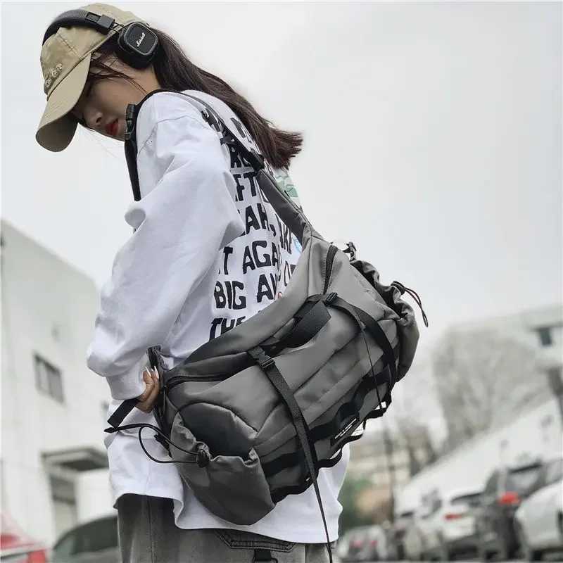 Fashion Causal Mens Shoder Bag INS Trend Waterproof Ch Bag Messenger Bag Square Crossbody Bags Bag for Men Sacoche Hme Y251121