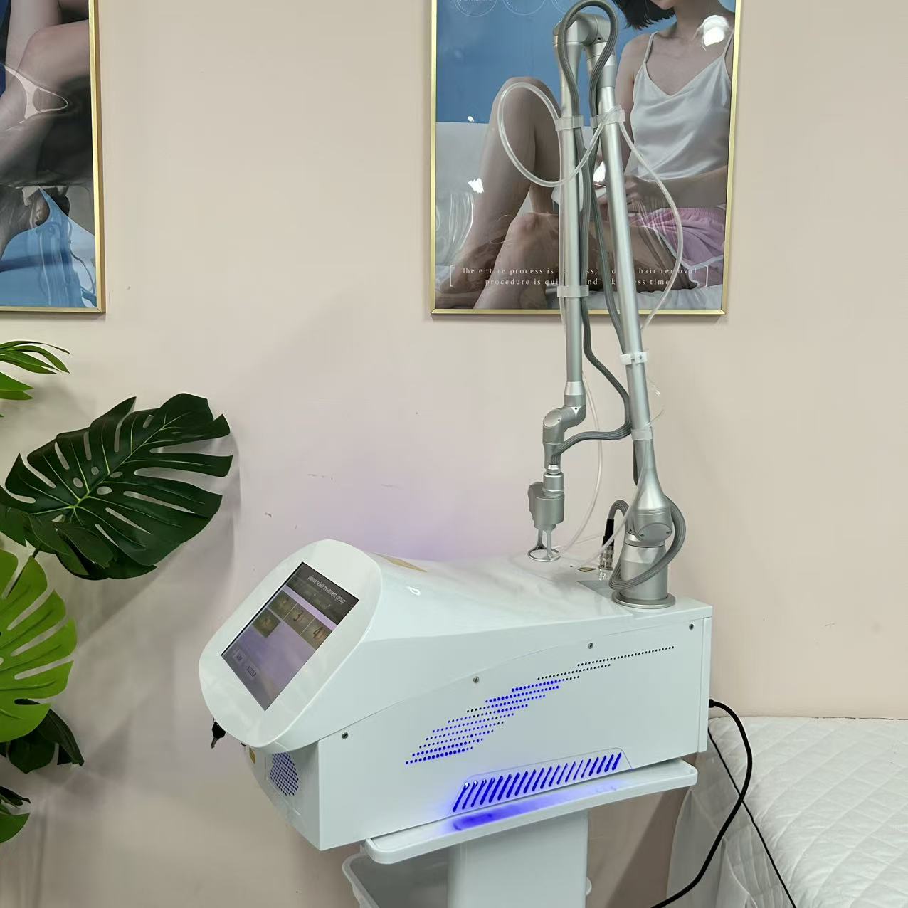 Portable CO2 Laser Skin Resurfacing Machine For Wrinkle Reduction Acne Scar Removal and Vaginal Tightening Beauty Salon Clinic Use