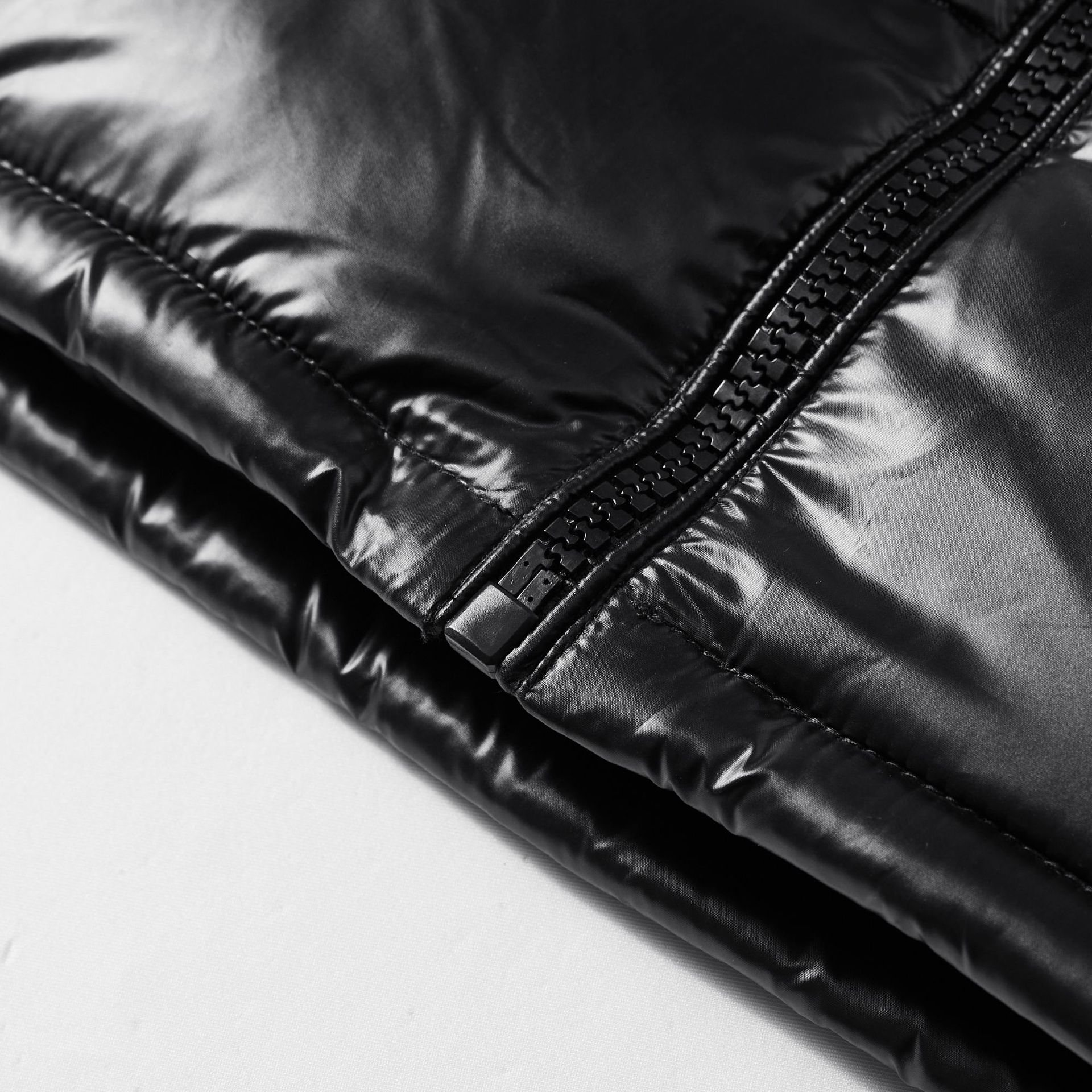 New Winter Warm Down Jacket Mens Fashion Bright Short Down Coat Outdoor Light Waterproof White Duck Down Hooded