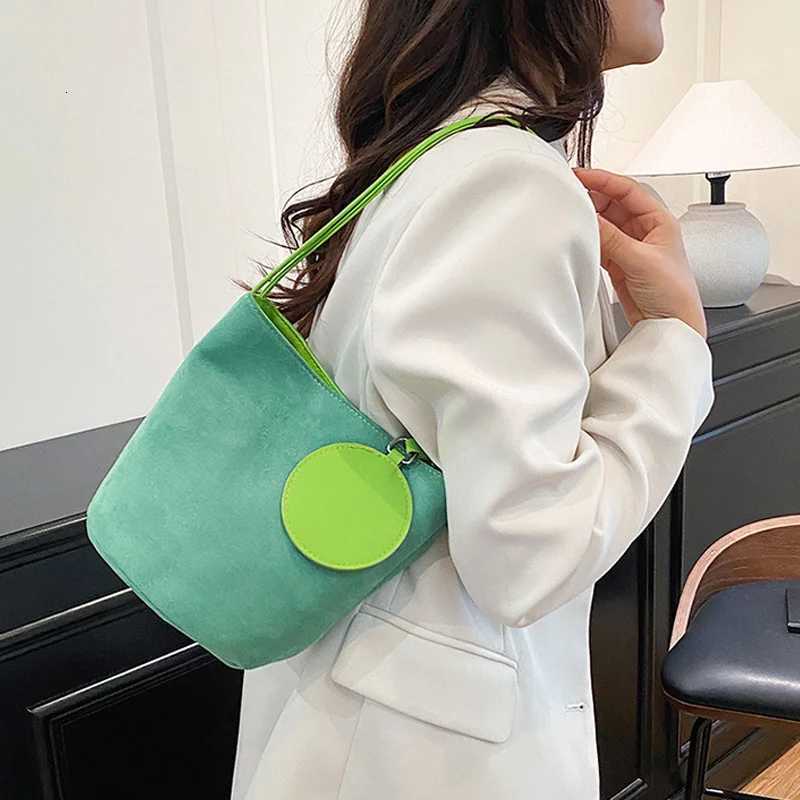 Solid Color Wen Suede Shoder Bag Bucket Bags Large Capacity Versatile Ladies Underarm Tote Casual Fem Phe Handbags Purs Y251121