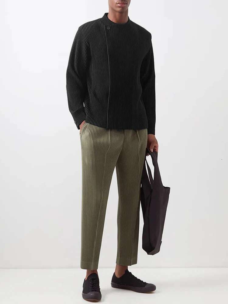 Miyake Pleated Man Elegant Winter Heavy Jackets Men Side Single Button Bombers Solid Jacket Causal Crew Neck Design Male Clothes