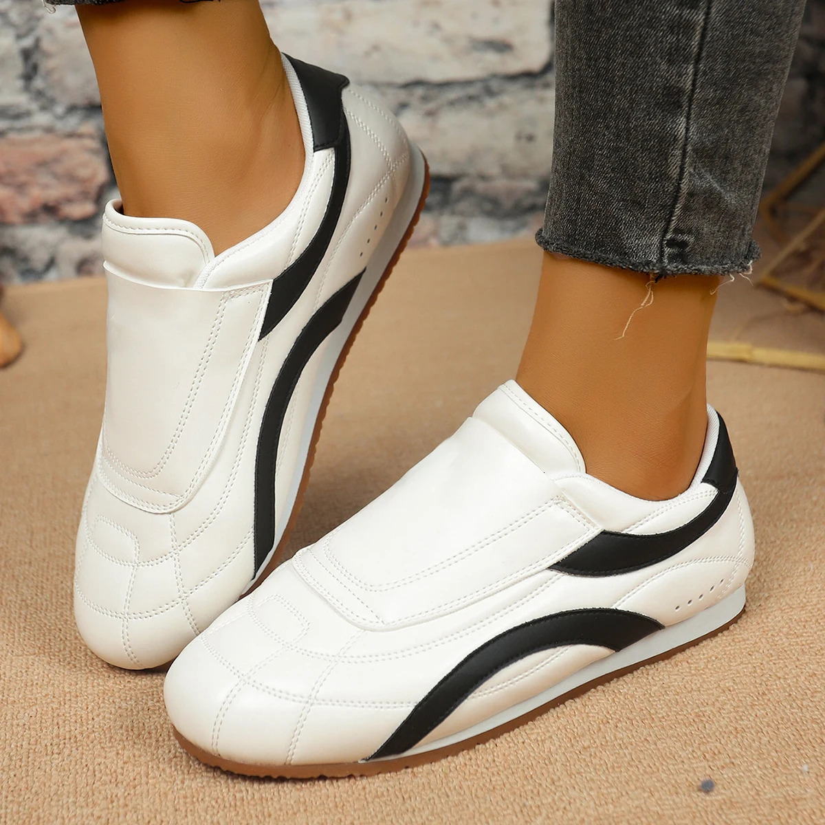 Women Sneakers Casual Running Shoes High Quality Flats Outside Simple Versatile Nonslip Loafers 251121