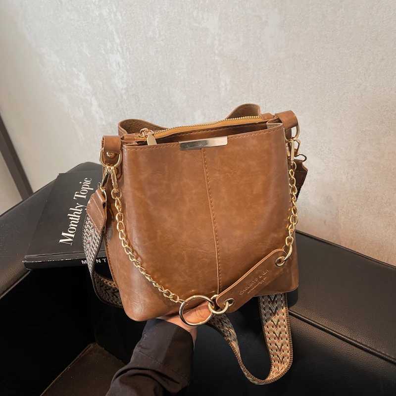 Wen Pu Bucket Bags Solid Soft Leather Messnger Bags Large Capacity Fem Casual Wide Strap Crossbody Pack 2025 New Y251121