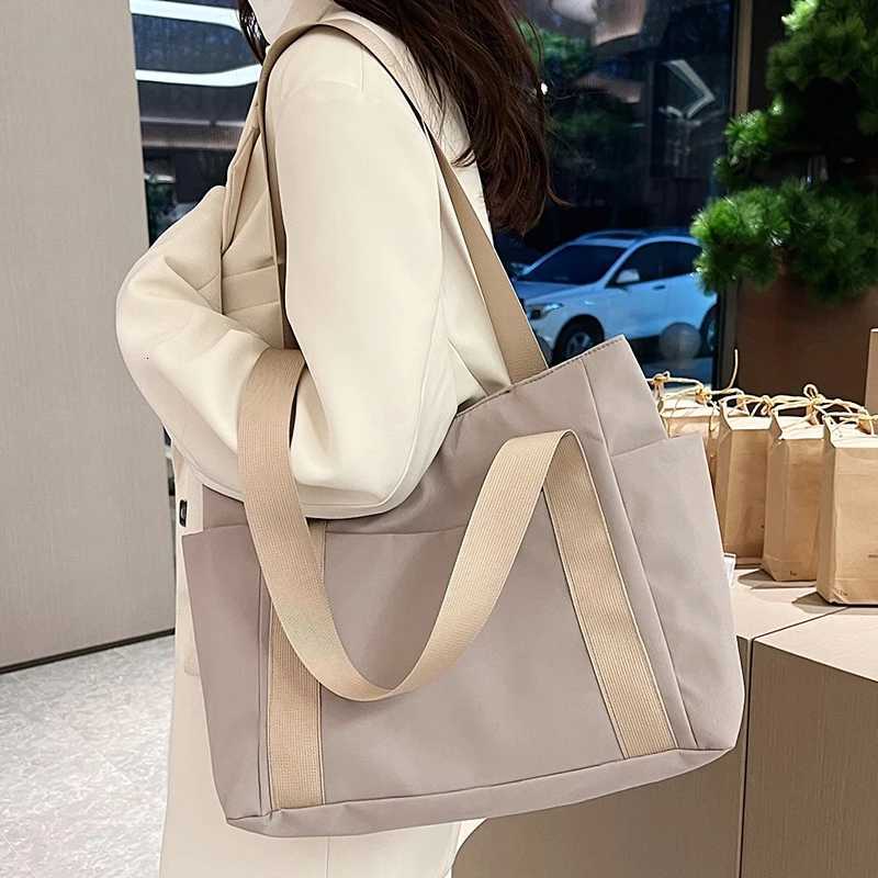 Womens Casual Tote Bag Zipper Closure Multiple Pockets Daily Commuting Bag Womens Shoulder Bag Travel Handbag EtcT251121