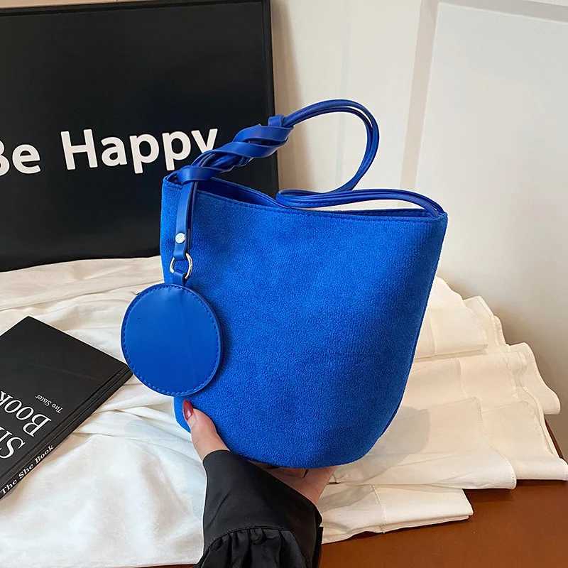 Solid Color Wen Suede Shoder Bucket Bags Large Capacity Versatile Ladies Underarm Tote Casual Fem Phe Handbags Purse Y251121