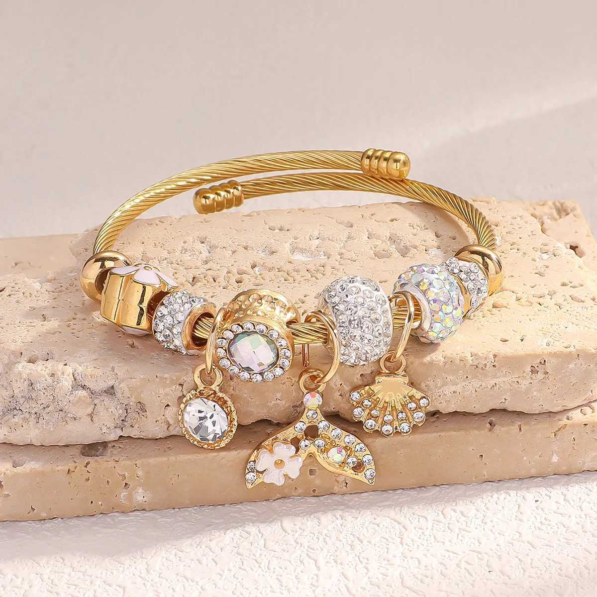 1PC Fashion Womens Stainless Steel Multi Element Accessory Pan Family Bracelet Suitable for Daily Wear Party and Festival GiftW251121