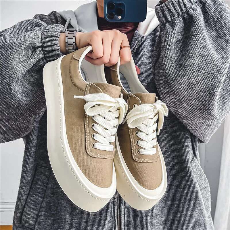 designer sneakers Fashion Solid Color Wear-resistant Board 2024 Spring Popular Man Casual Thick Soles Comfortable Anti-slip Mens Shoes