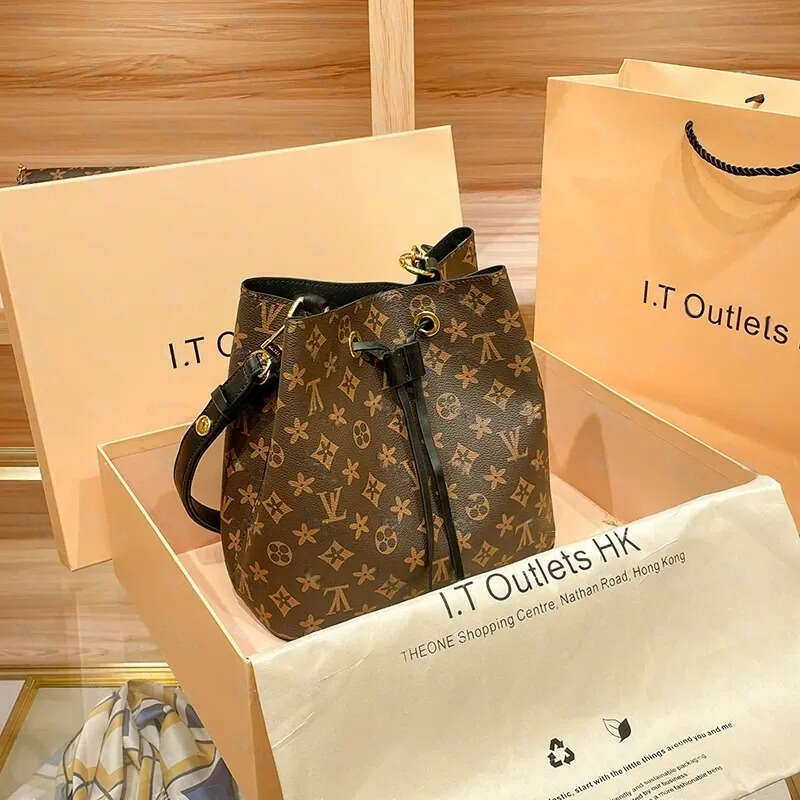 High luxury designer Daily outfits designer handbag Bucket Womens crossbody shoulder mirror quality Luxury bag leather 2PCs with Coin Purse travel ultimate tote