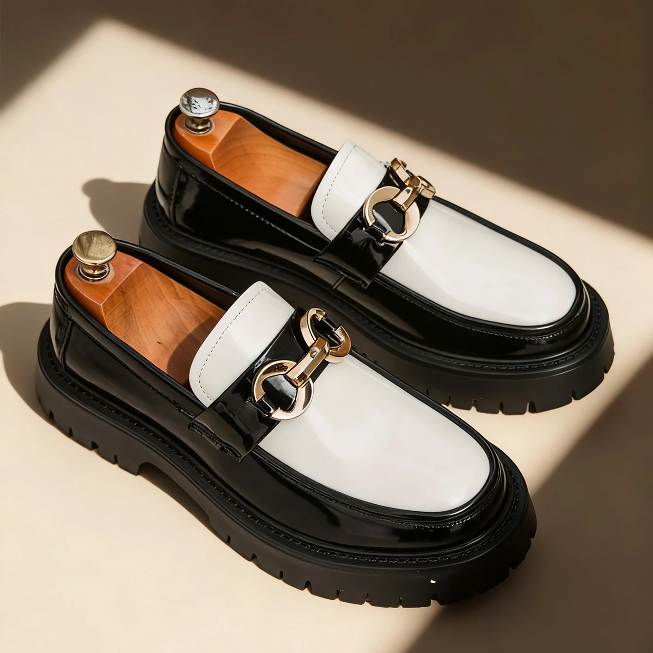 Classic Fashion Thick Sole Mens Penny Loafers SlipOn Business Dress Shoes for Gentleman Metal Buckle Formal Party Glossy 251121