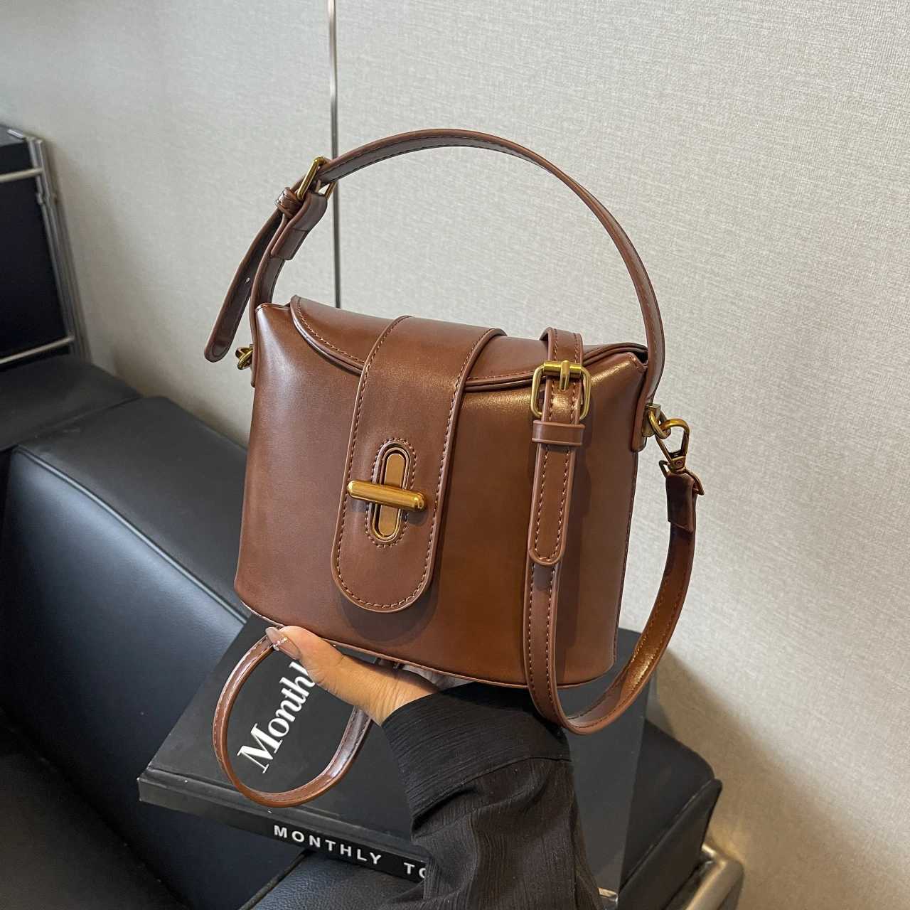 High fi hand-held oblique straddle bag pure color niche design bucket shoder bag Y251121