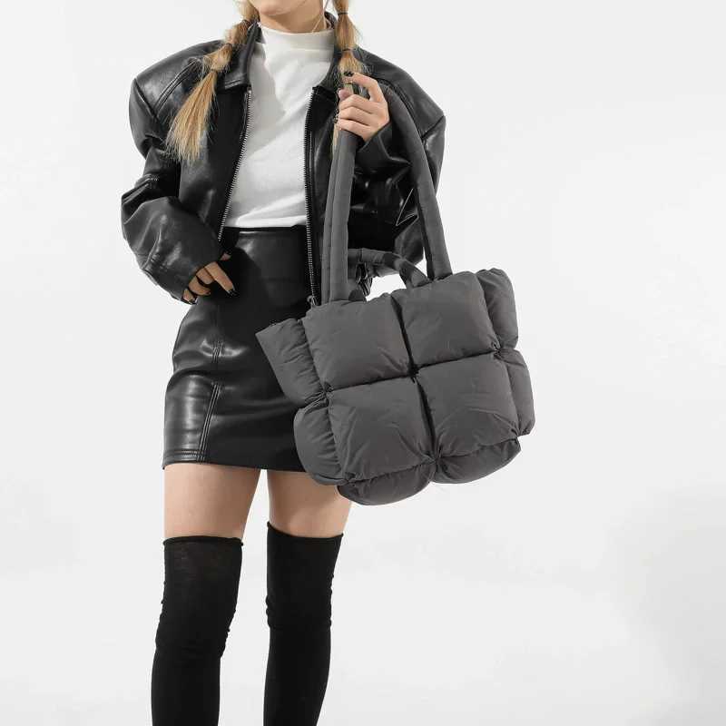 Famous Luxury Brand Design Cott Woven Down Padded Shoder Bag Wen Weaven Handbag and Purse Nyl low Tote Large Capacity Y251121