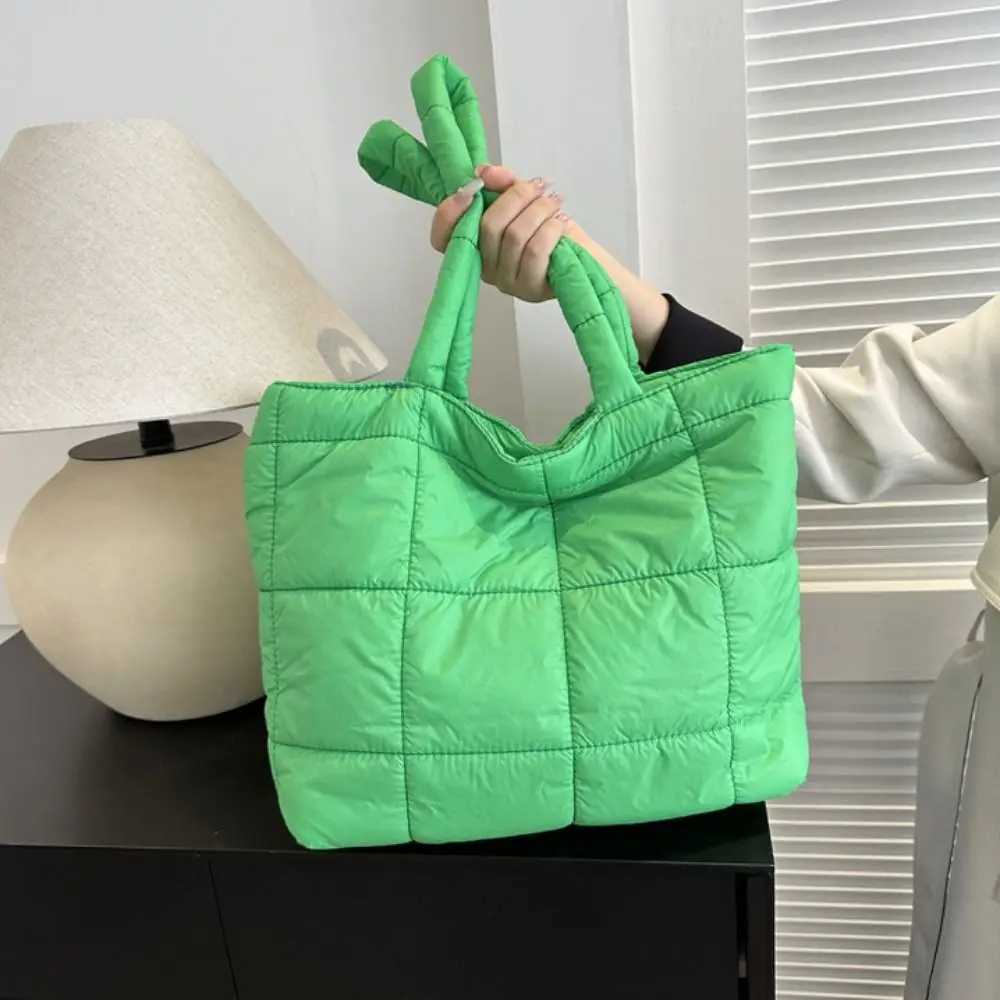 Simple Nyl Space Cott Handbag Padded Large Capacity Cloud Tote Bag Solid Color Handle Puffy Shoder Bag Girls Y251121
