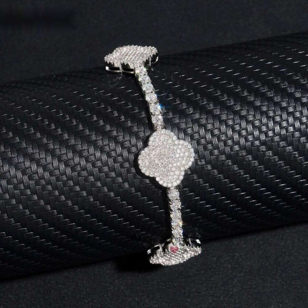 Stylish New Arrival Fashion Femme Design Sier VVS Moissanite Dia Iced Out Four Leaf Clover Tennis Chain Bracelet Free delivery