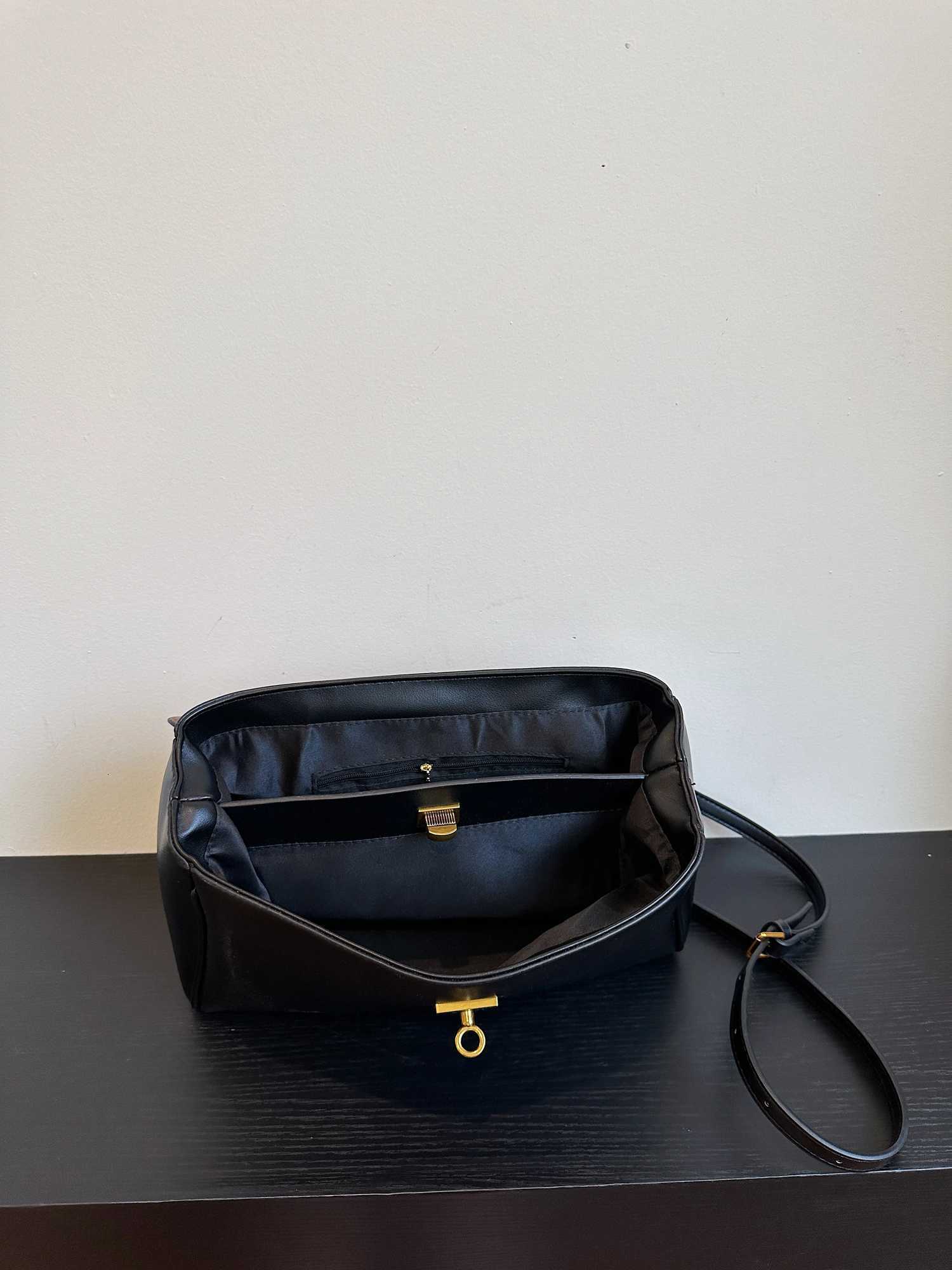 Autumn and Winter Maillard Large Capacity Bag for Wen 2024 New Fi Cmuter Single Shoder Crossbody Bag Tote Bag Y251121