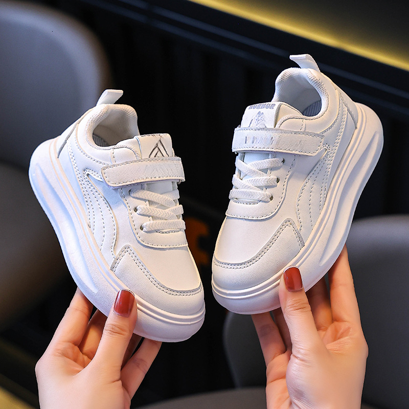 Little yellow duck children's shoes, glowing shoes, loafers, fashionable and trendy shoes, sports shoes, comfortable and casual children's s