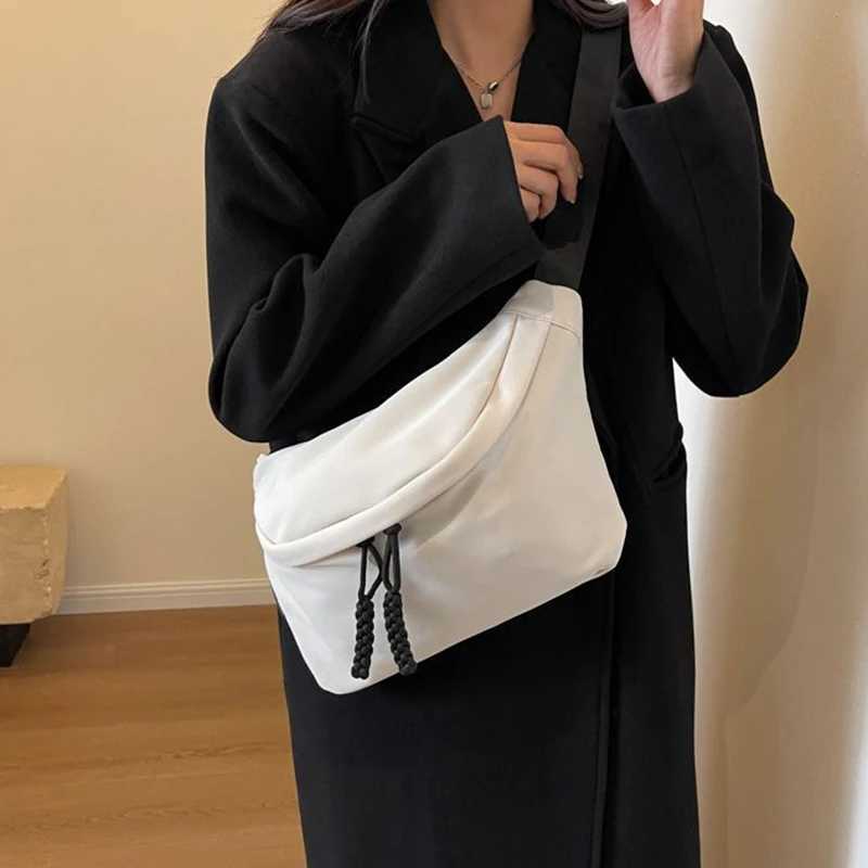 Fashion The shoder strap pl tab of the neutral color tote bag is desig in a wheat ear style and is suitable for shopping Y251121