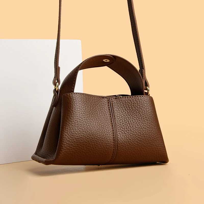 Zipper PU Crossbody Bags Ladies Bags S 2023 High Quality Versatile Solid Purse Vintage High Capacity Bolsa Transversal Y251121